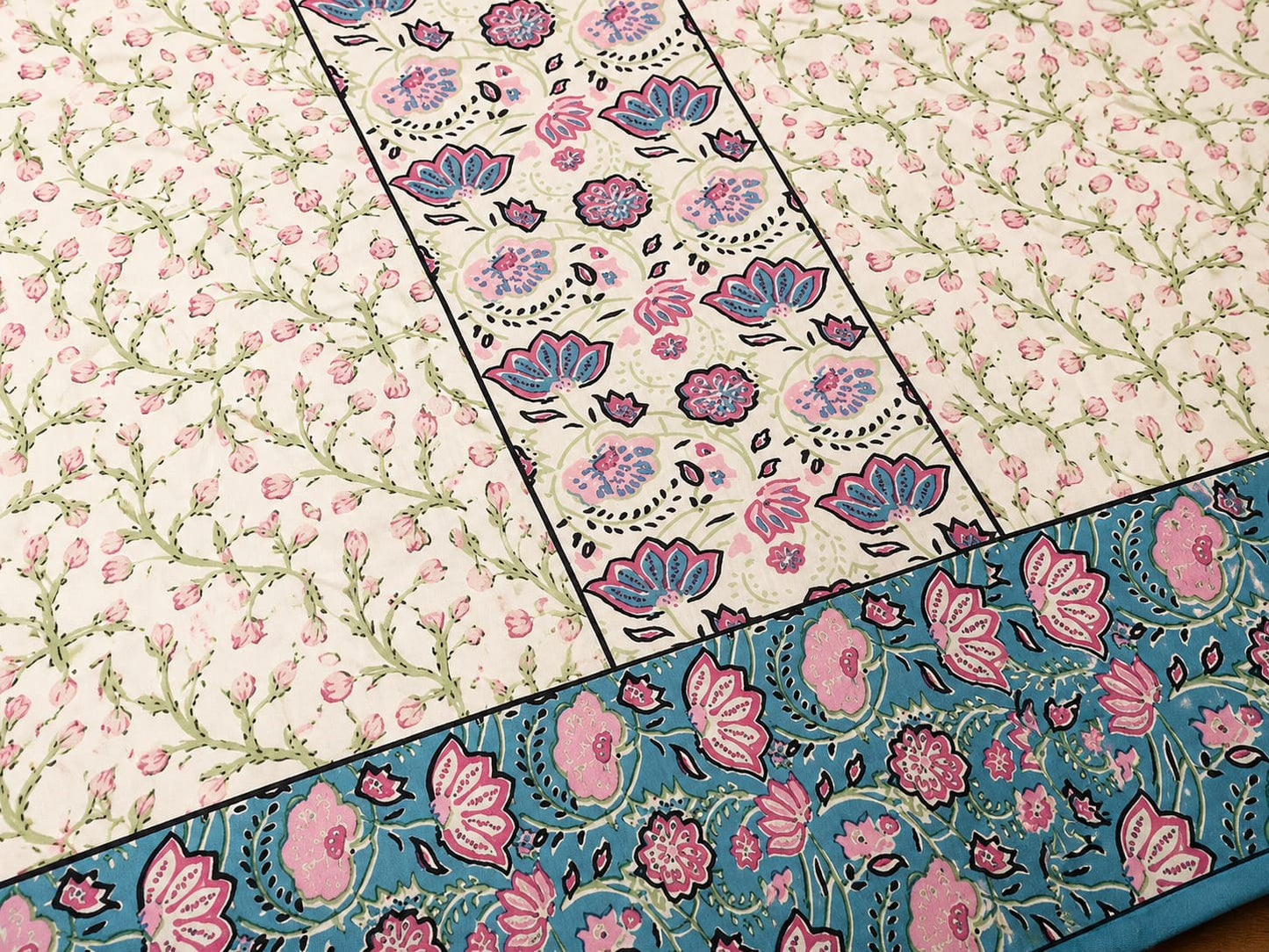 Gulnaar Bloom Luxe 260 TC Cotton Bedsheet