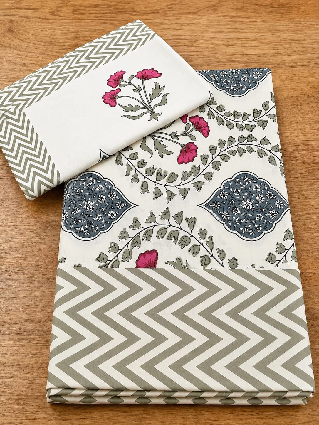 Neel Gulnaar Floral Jaal Print - 260 TC Cotton Bedsheet - ChapaSSyahi