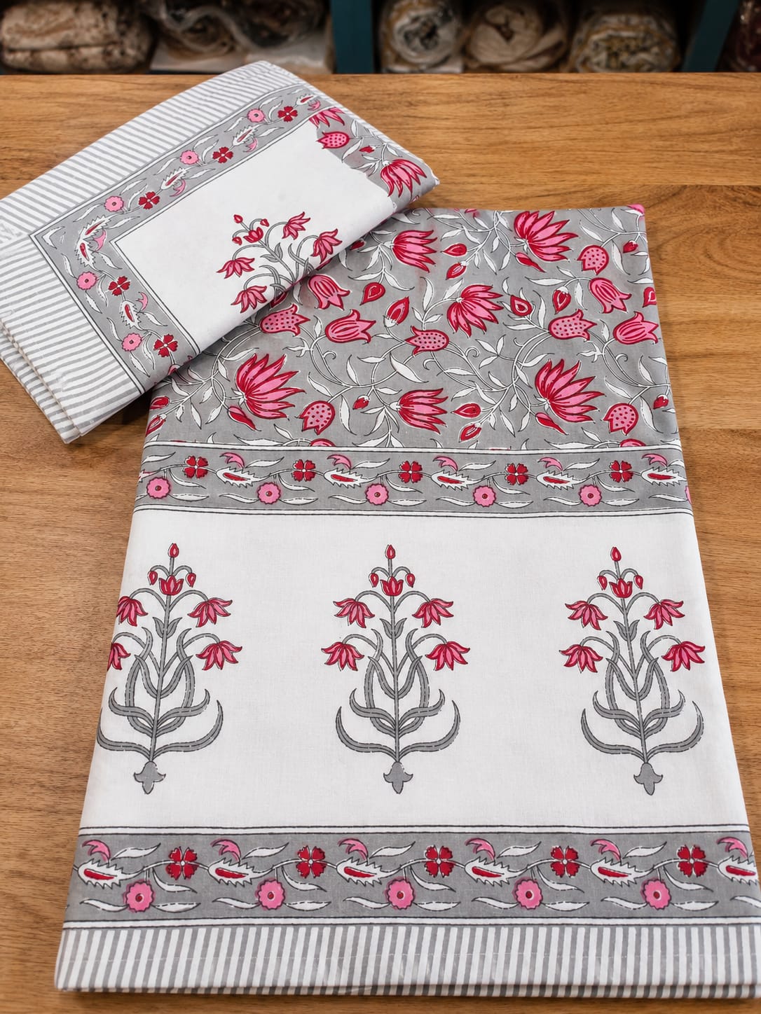 Gulabi Grey Floral Buti Print - 260 TC Cotton Bedsheet - ChapaSSyahi